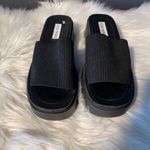 ❄️TAKE 50% OFF LIST PRICE❄️ Steve Madden chunky sandals